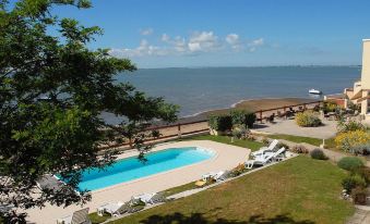 Beach Hotel - le Grand Chalet - Housity