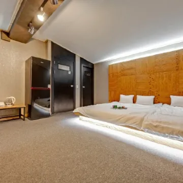 Gyeongju Petit House the Gung Pension Hotel berhampiran Kuil Bulguksa