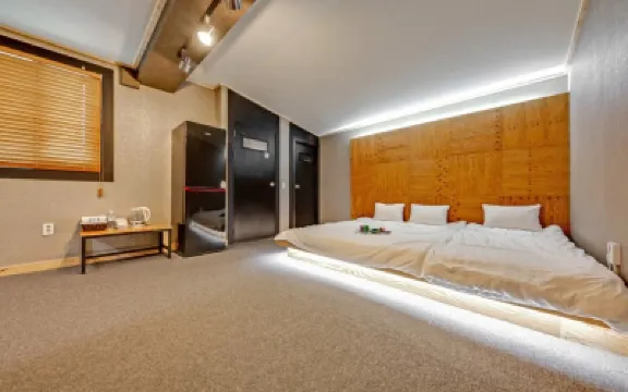 Gyeongju Petit House the Gung Pension Hotel berhampiran Kuil Bulguksa