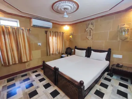 Hotel Haveli Отели рядом с достопримечательностью «Джейзалмер Форт»