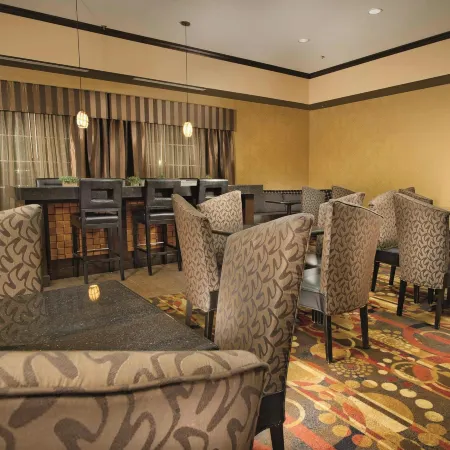 La Quinta Inn & Suites by Wyndham Denton - University Drive