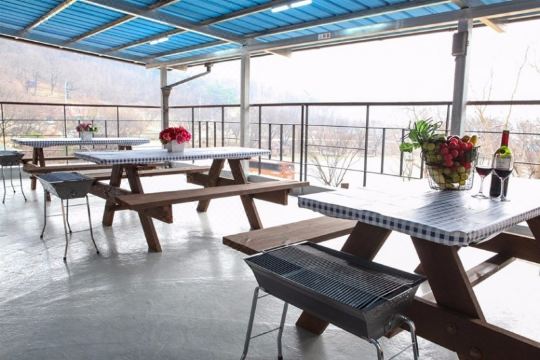 아람펜션 외경과 자연 환경