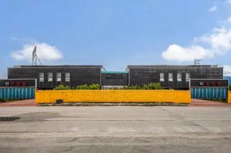 Buan Gyeokpo Some Hotel Отели рядом с достопримечательностью «Gwan-Eumbong»