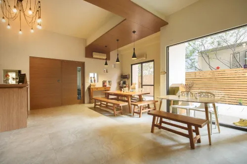 Rainbow Field House - 2-Star