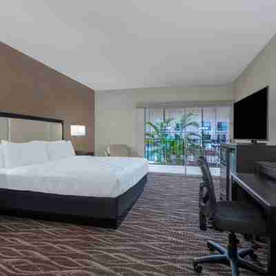 Holiday Inn des Moines-Airport/Conf Center Rooms