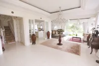 Main Villa Puncak 5Br by Sakala Home (16 Persons) Hotels in Cipanas