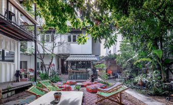 The Yard Bangkok Hostel