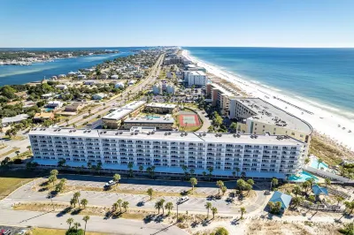 Seacrest 503 - Breathtaking Views on the Quiet End of Okaloosa Island 2 Bedroom Condo by Redawning فنادق في فورت والتون بيتش