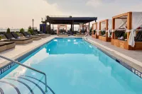 Arlo Williamsburg - piscina