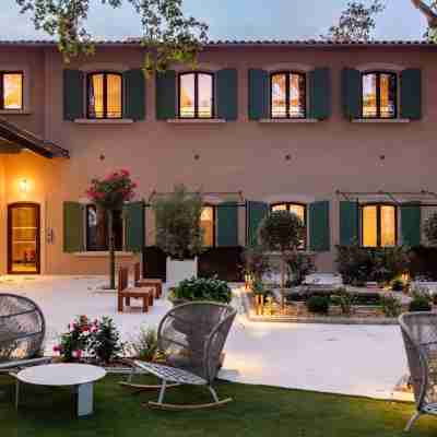 Hôtel et Restaurant La Bastide Bourrelly – Mathias Dandine Hotel Exterior