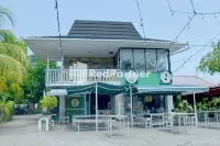 Pringgading Surf Camp Mitra RedDoorz Hotel dekat Mall Bencoolen