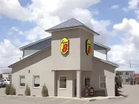 Super 8 by Wyndham Medicine Hat AB Отели рядом с достопримечательностью «Колледж Медисин-Хат»