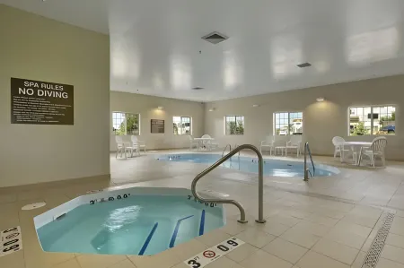 Microtel Inn & Suites by Wyndham Dickinson