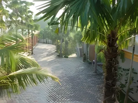 Hotel Cendrawasih Отели в г. Patrang