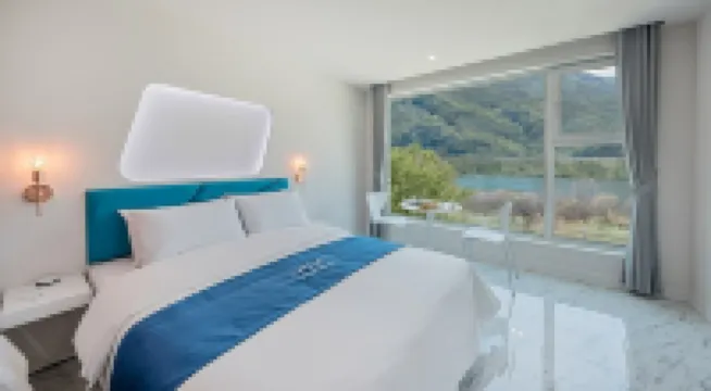 Chuncheon (Namiseom) River North Pool Villa