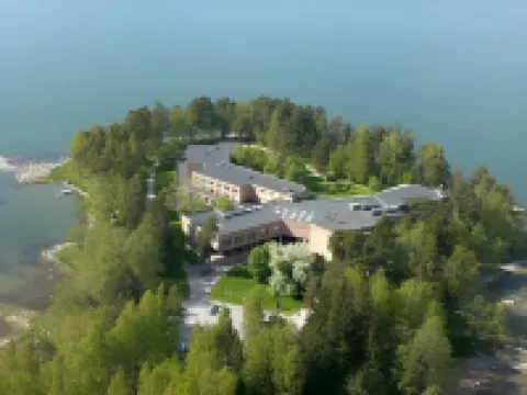Hotel Hanasaari โรงแรมในเอสปู