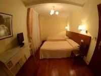 Happy Hostal Carrales - 2-Star