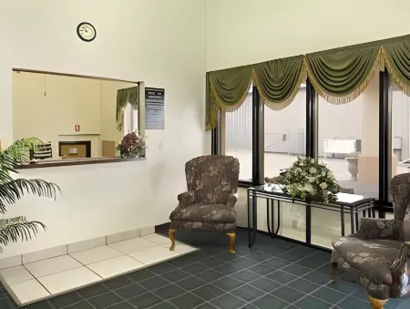 Super 8 by Wyndham Eureka/Six Flags Nearby Отели в г. Хай Ридж Тауншип