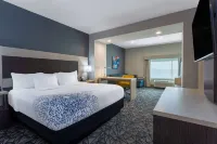 La Quinta Inn & Suites by Wyndham Shorewood