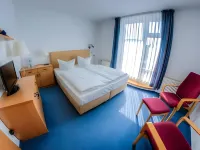 Hotel & Restaurant am Schlosspark - Bãi đậu xe