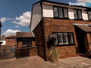 Inviting 3-Bed House in Manchester