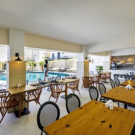 La Stella Suites