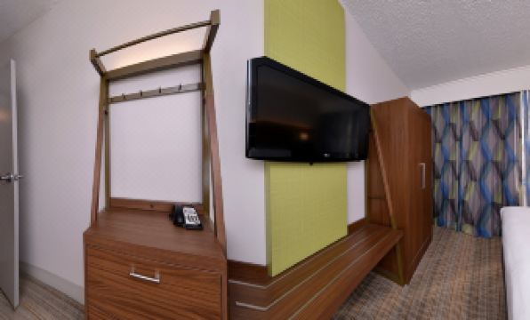 Holiday Inn Express & Suites SPRINGFIELD by IHG