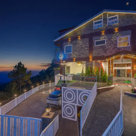 Wood Stock Kasauli - Rooms & Cottages - Panoramic View & Balcony Rooms