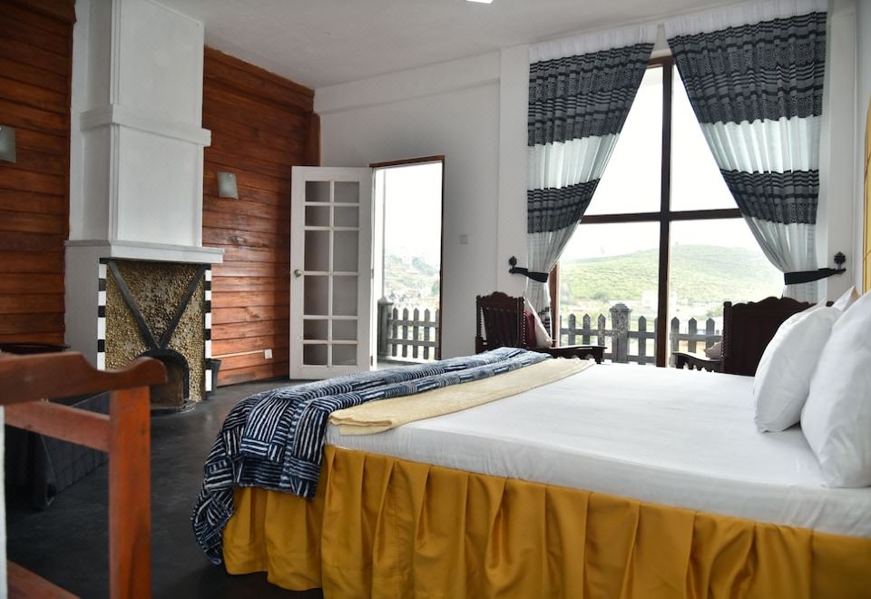 Shiny Cot Full Bungalow