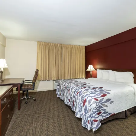 Red Roof Inn & Suites Hazleton