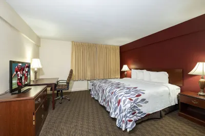 Red Roof Inn & Suites Hazleton Hotels in Sugarloaf Township