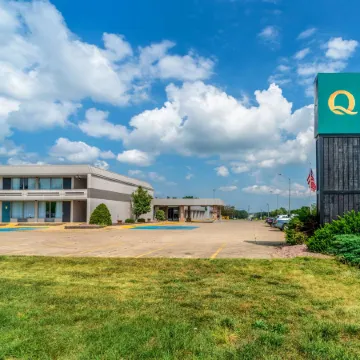 Quality Inn & Suites Vandalia Near I-70 and Hwy 51