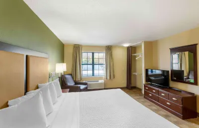 Extended Stay America Select Suites - Milwaukee - Waukesha Hotels near Silvernail Shopping Center