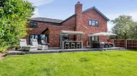 Luxurious Villa With Hot Tub Hotels in 