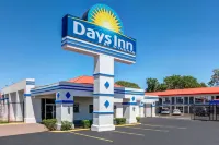 Days Inn by Wyndham South Fort Worth