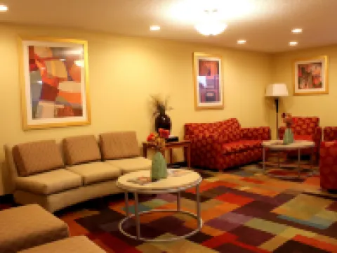 Days Inn & Suites by Wyndham Bloomington/Normal IL Hotels in Bloomington