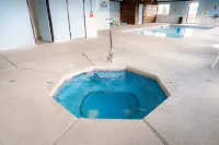 Super 8 by Wyndham Grants - Hot Tub
