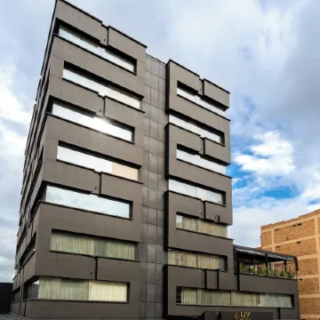 LIV Zona G Hotel by Sarasti Отели рядом с достопримечательностью «Театр «Роял Сентер»»