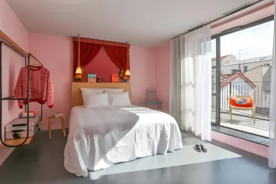 Mob Hotel Paris les Puces Hotels near Fresque "I Put A Spell On You"