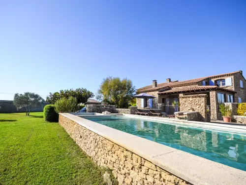 Le Real Hotels in Velleron