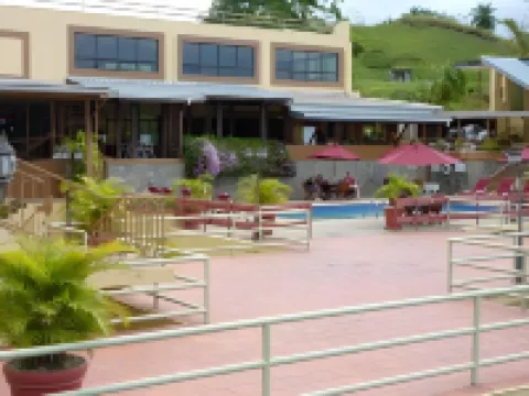 卡拉套房酒店和會議中心 酒店