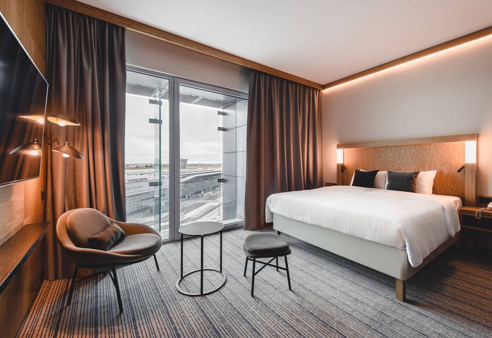 2. 코트야드 바이 ..