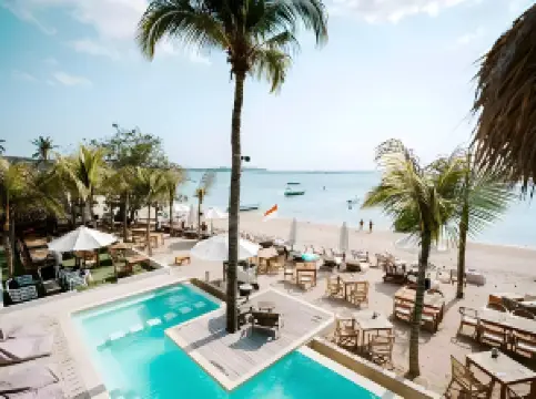 Ohana's Beachfront Resort & Beach Club