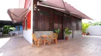 Voon Cottages@Pinjistation | Private Pool | 10pax
