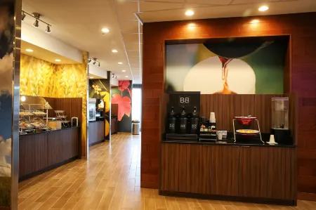 Fairfield Inn & Suites Madison Verona Отели в г. Верона