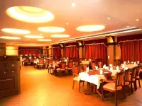 Joys Palace Hotel - พร้อมอาหารเช้า