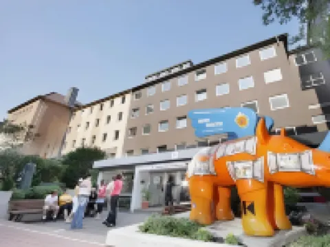 ดีเจเอช ยูเกินด์เกสเตอเฮาส์ อดอล์ฟ คอลพิง