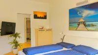 Vidora Apartments - Elegant Deco Loft with Balcony in Soprabolzano w Ritten Card Các khách sạn gần Pfarrei Sankt Leonhard Oberinn