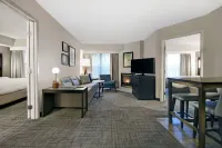 Residence Inn Louisville Airport Hotel dekat Kentucky Exposition Center