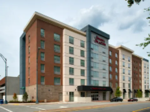 Hampton Inn & Suites Greensboro Downtown Hotels near Ambleside Gallery